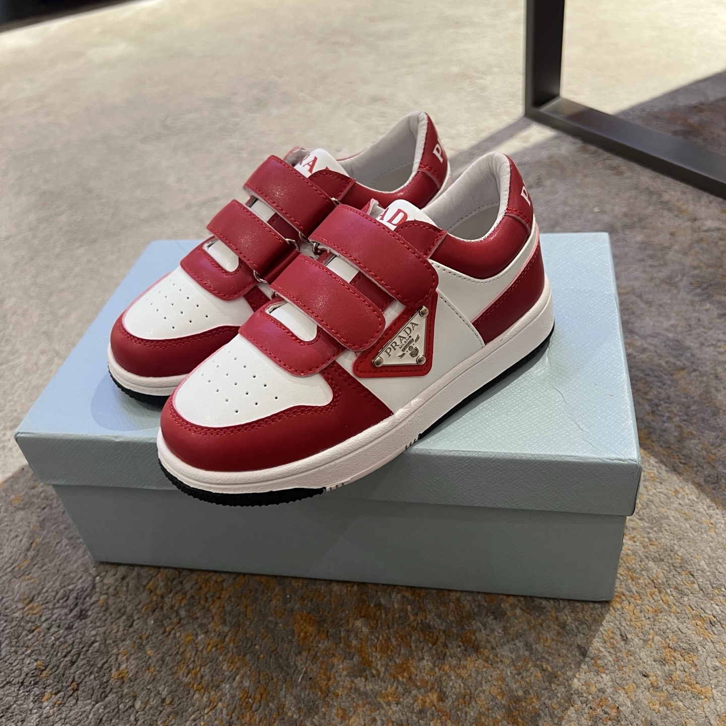 Children's shoes child